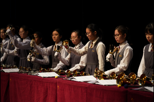 7. 迦密柏雨中學手鈴演奏 Let's Beatles!