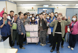 Volunteer delivered the gifts to service users