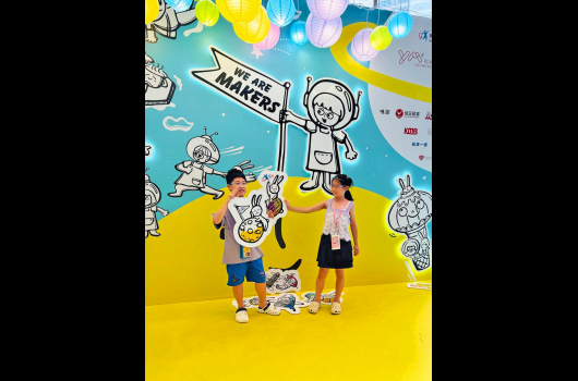 children took photos at &quot;More than Market&quot;